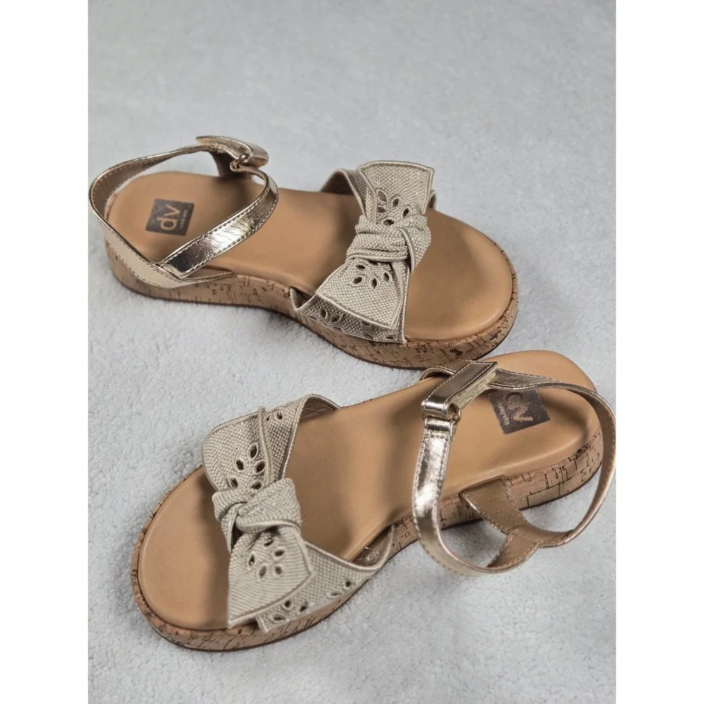 DV Dolce Vita Girls Soneeya Gold Metallic Bow Eyelet Cork Platform Sandals‎ 3
